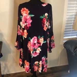 Jessica Howard Flower bell sleeve dress